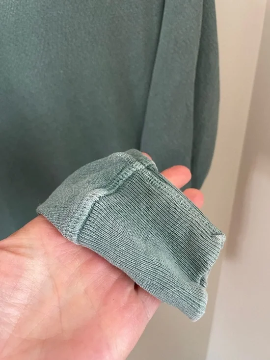 The GREAT V Neck Raglan Vintage Style Sweatshirt Green Size 0 or XS - Picture 9 of 10